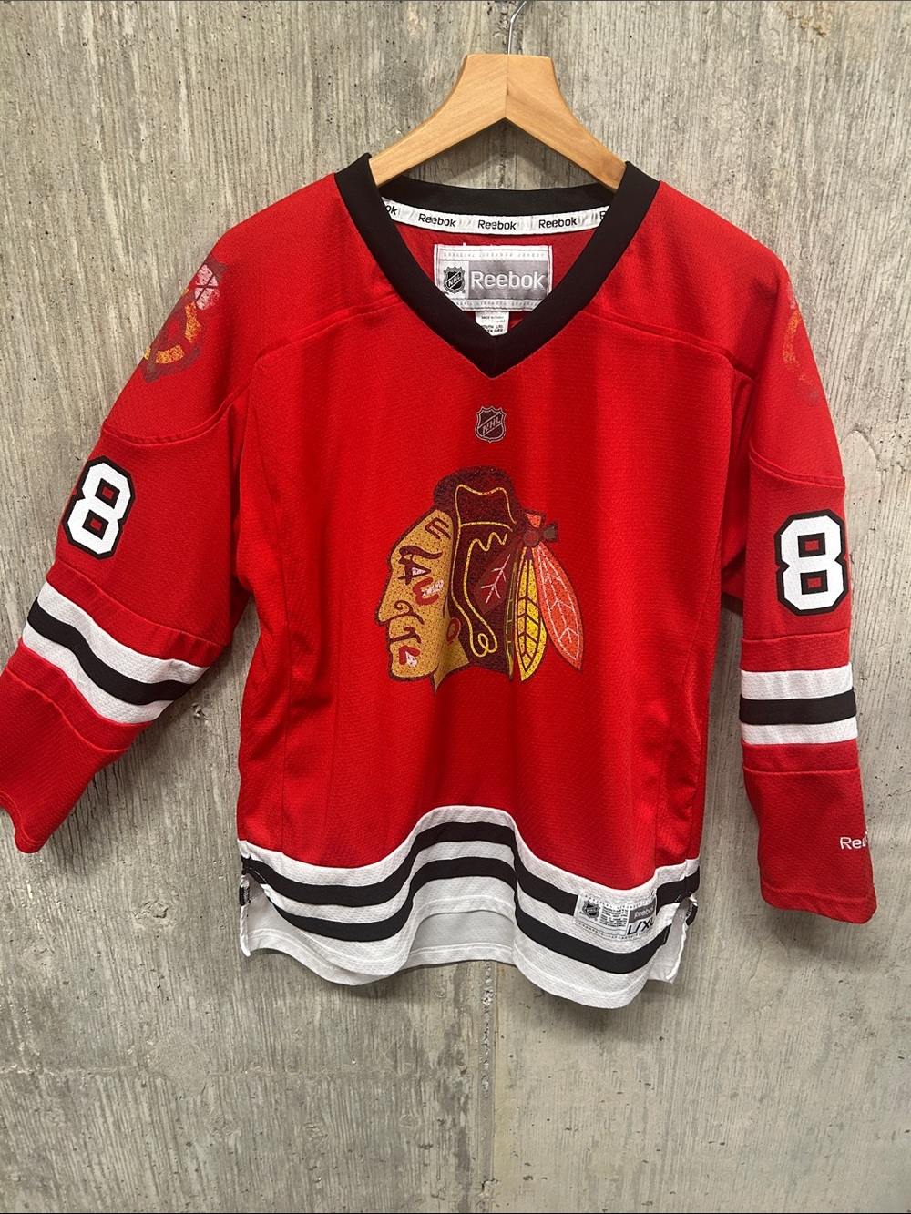 Reebok Youth Red Black Chicago Hockey Jersey‎ #88 PATRICK KANE L/XL